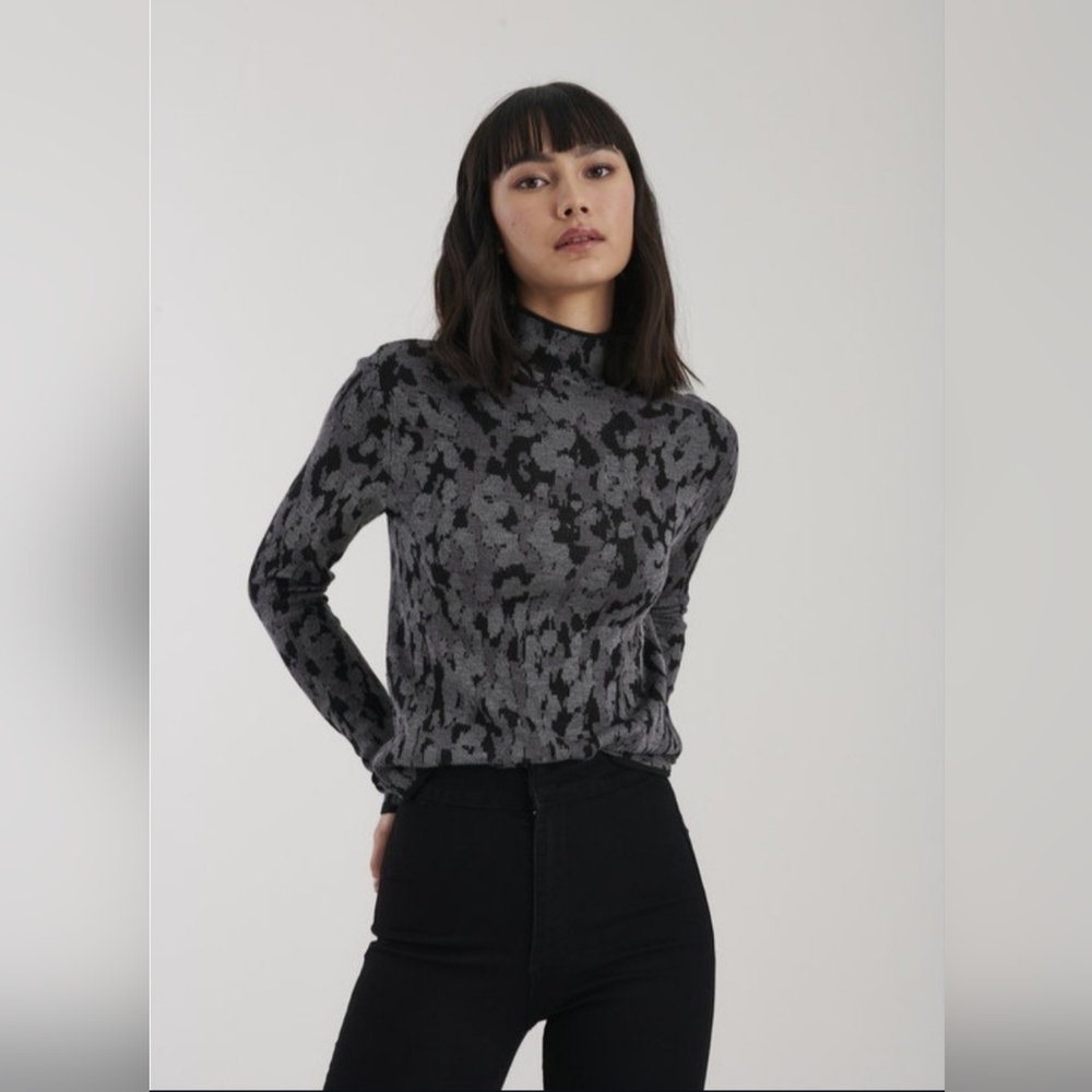 Revolve John + Jenn Grey Contrast Stitch Mock Neck Top L